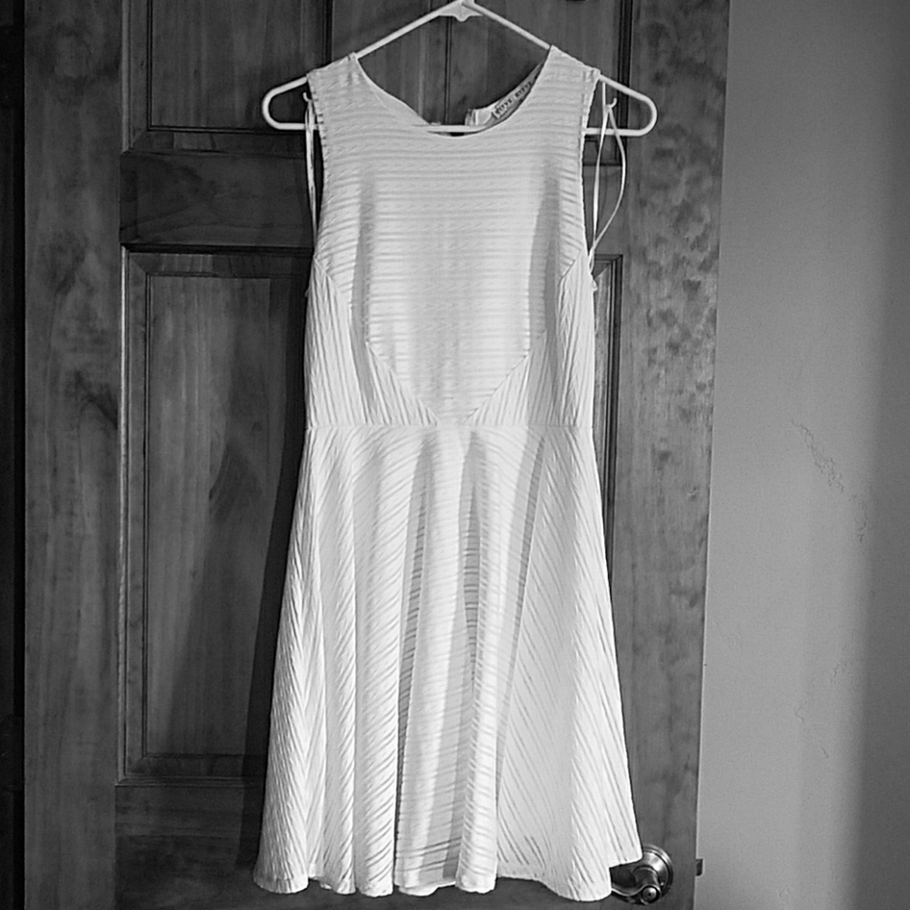 Summer HYFVE Dress,  size M, cream color